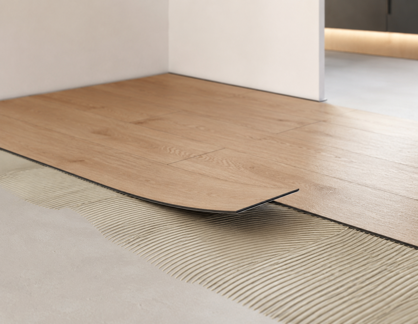 Verklebung einer Vinylplanke auf glatt vorbereitetem Boden